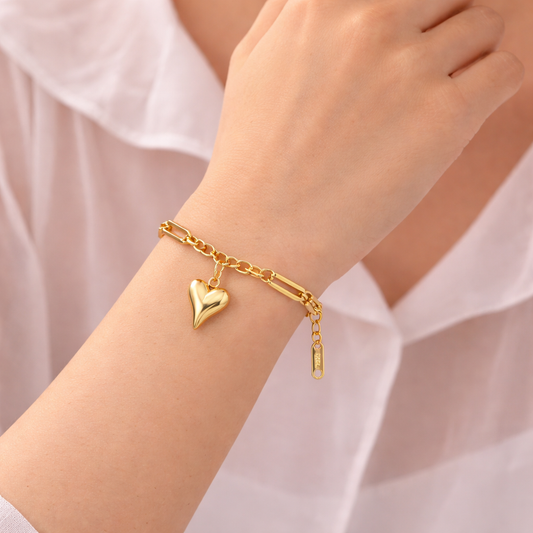 The Amour Link Charm Bracelet | 18K Gold Finish with Heart Pendant