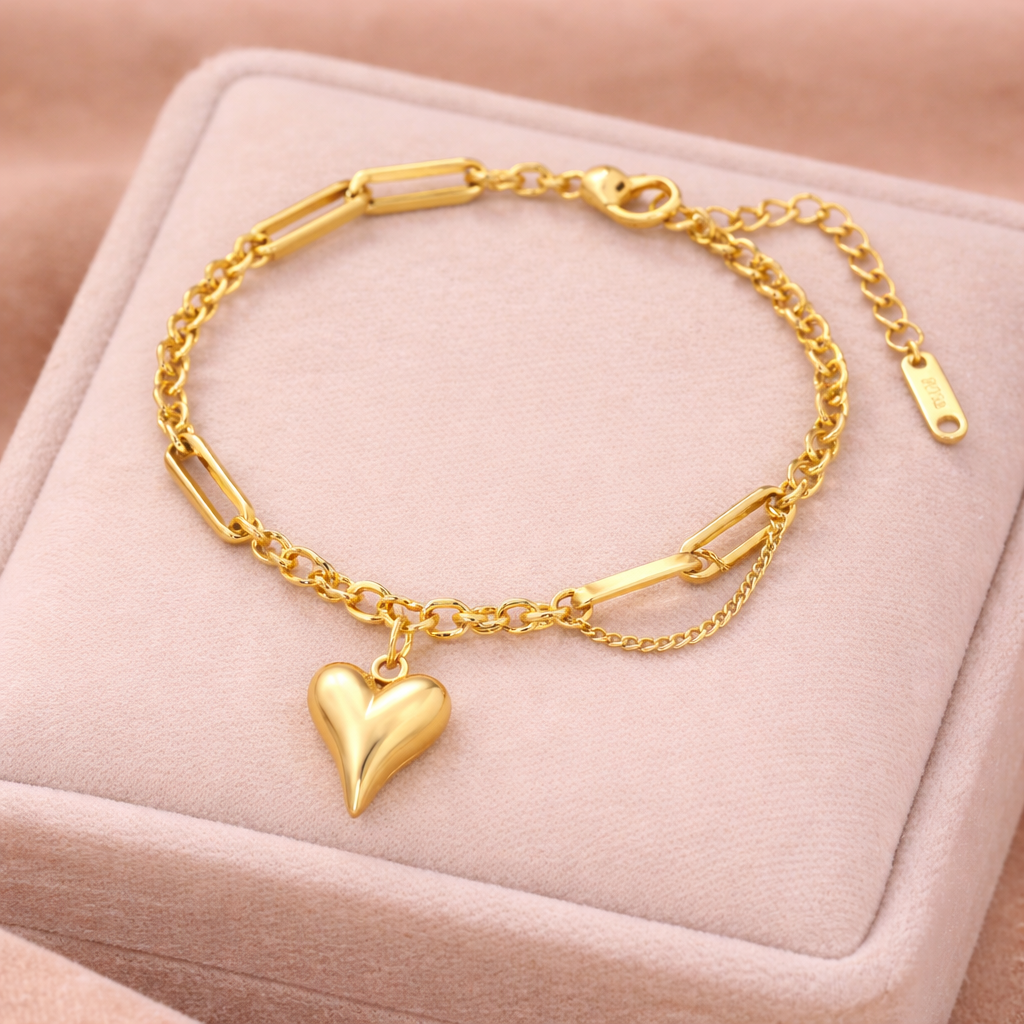 The Amour Link Charm Bracelet | 18K Gold Finish with Heart Pendant
